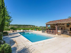 Splendid Holiday Home in D gagnac with heated Swimming Pool and jacuzzi